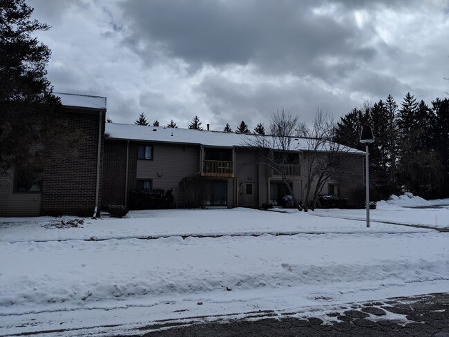 Building Photo - 5400 Maple Ridge Rd