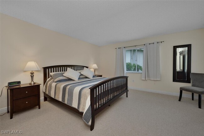 Foto del edificio - 215 Cypress Way E
