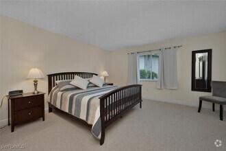 Building Photo - 215 Cypress Way E