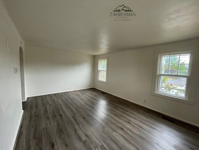 Building Photo - 2 Bedroom for Rent in Cottage Grove