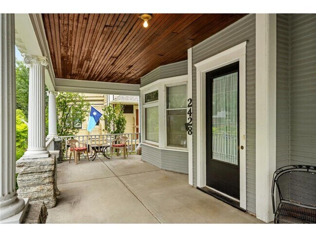 Foto del edificio - 2428 Colfax Ave South