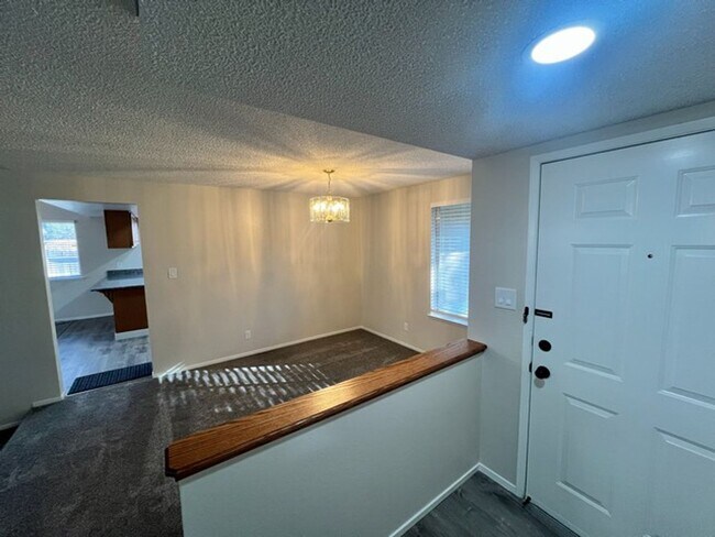 Foto del edificio - Refreshed Sparks Three Bedroom - Front Landscaping Included