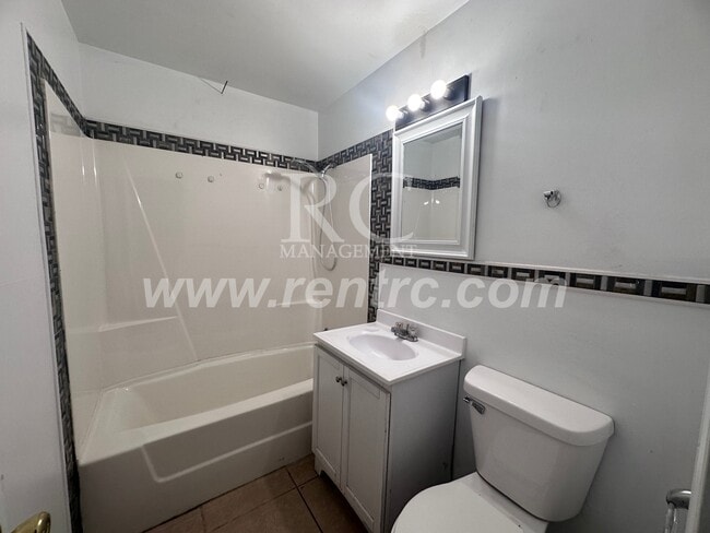 Building Photo - 212 Logan-