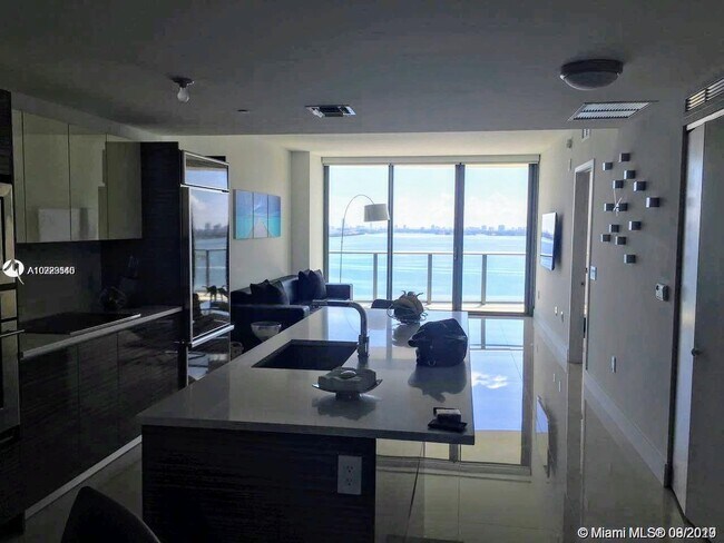 Foto del edificio - 460 NE 28th St