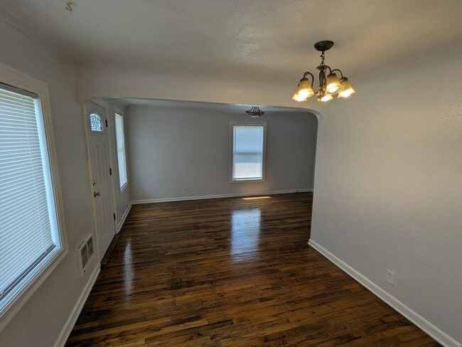 Foto del edificio - 285 Kenwood Ave NE