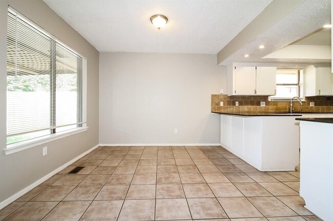 Foto del edificio - 10101 Mamus Ln