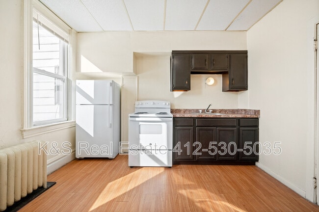 Building Photo - 445-445 Library St