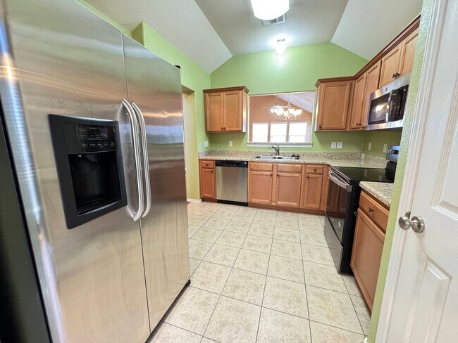 Building Photo - 360 Virtual Tour Available