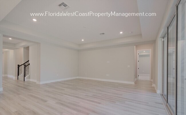 Foto del edificio - INCREDIBLE 5 BEDROOM/4.5 BATH/3 CAR GARAGE...