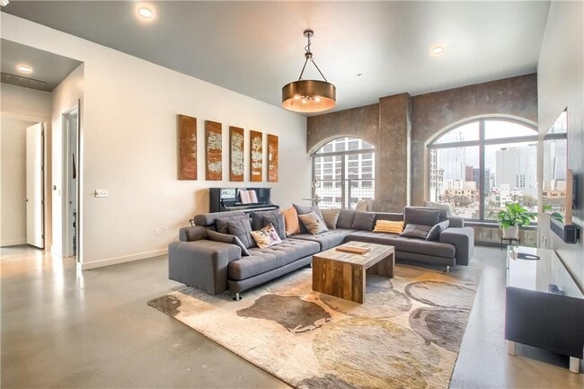 Building Photo - 507 Sabine St
