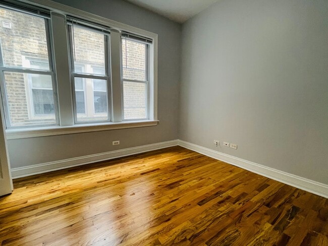 Building Photo - 7328 N Damen Ave