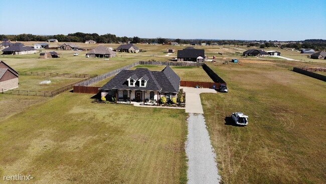 Building Photo - 4 br, 3.5 bath House - 3244 Bryan Road
