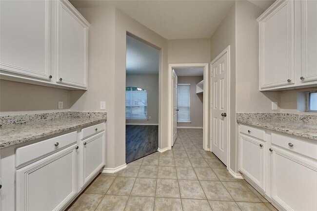 Building Photo - 2311 Rendale Ct