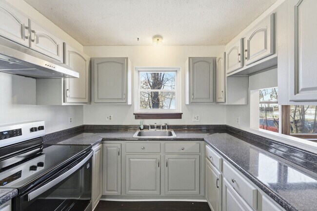 Building Photo - 33 Guilford St