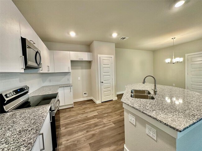 Building Photo - 9848 Grosbeak Ln