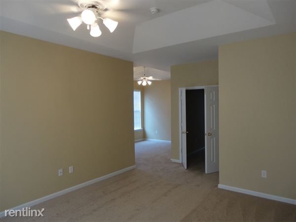 Building Photo - 136 White Rock Ln