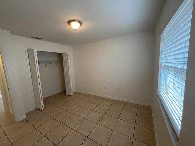 Building Photo - 3071 Willow Bend Blvd