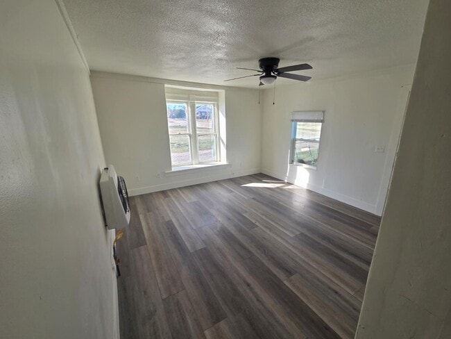 Building Photo - 616 10th St