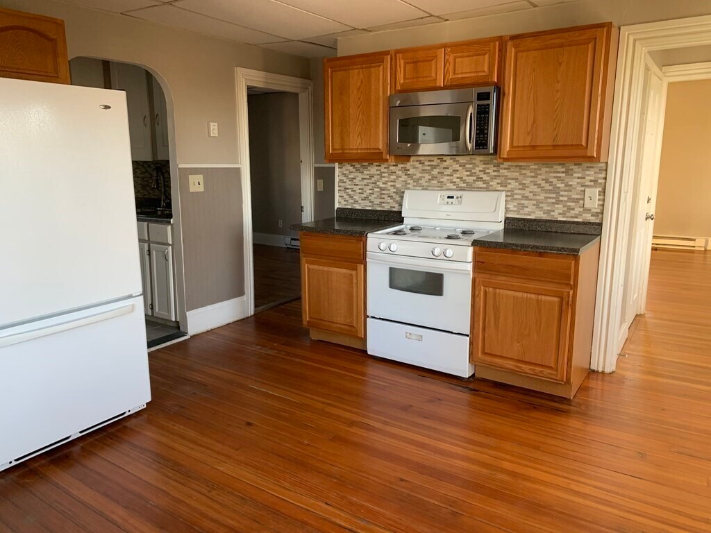 345 Pawtucket Ave Unit 2, Pawtucket, RI 02860 Room for Rent in