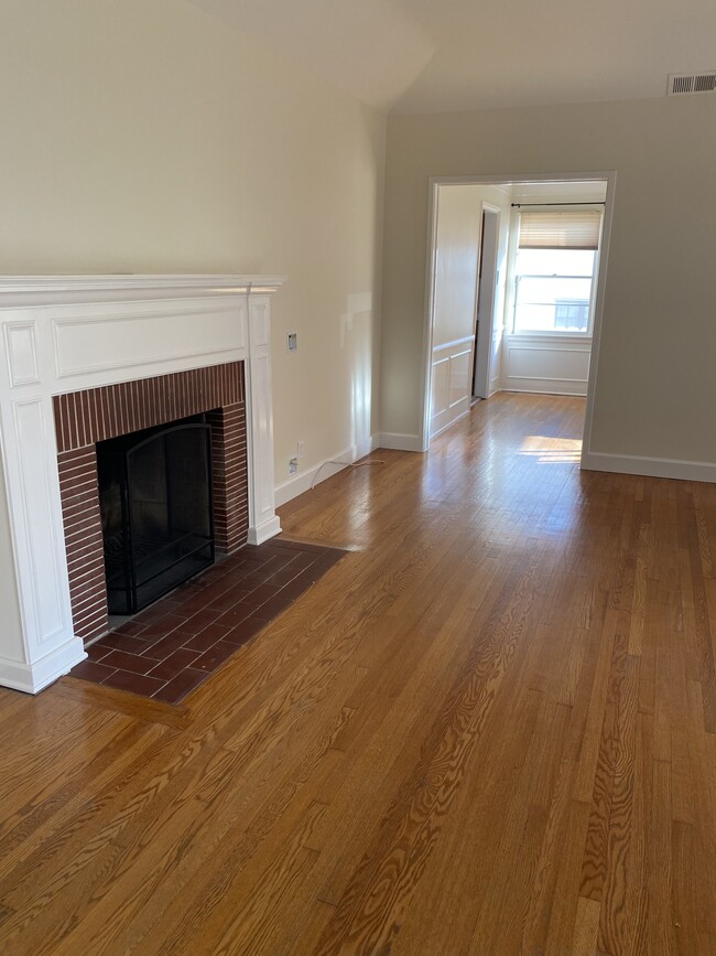 Living Room - 1536 Winchester Ave