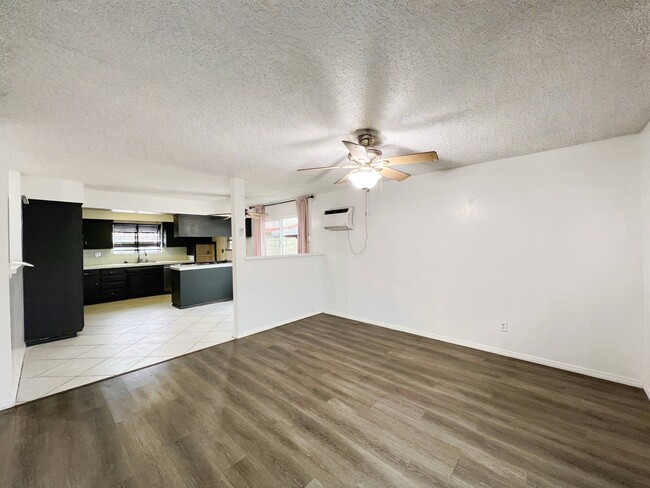 Building Photo - 9228 Oleander Ave