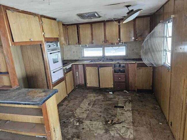 Building Photo - 16005 N 32nd St