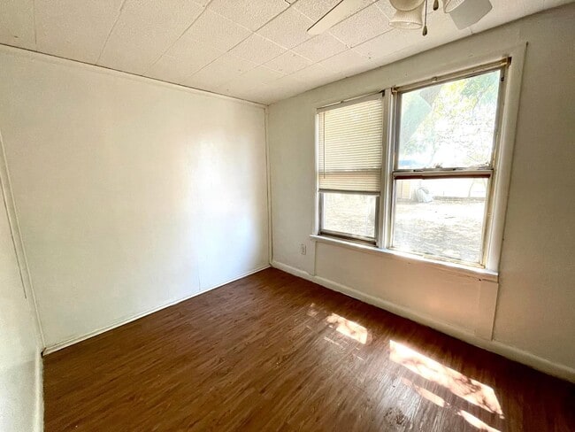 Foto del edificio - 116 4th Ave NW