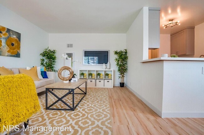 Building Photo - 1 br, 1 bath Apartment - 359 East Esther S...