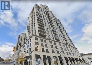 Building Photo - 330-330 Ridout St S