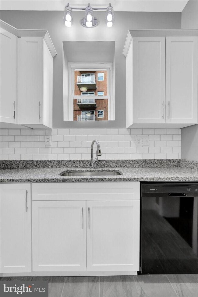 Building Photo - 217 W Washington St