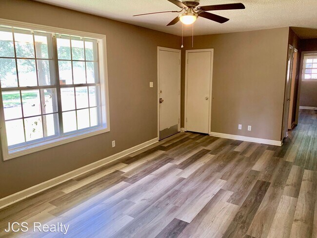 Foto del edificio - 3 br, 1.5 bath House - 1828 W. College Ave.