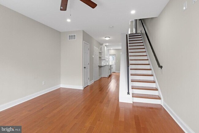 Building Photo - 2059 Emily St