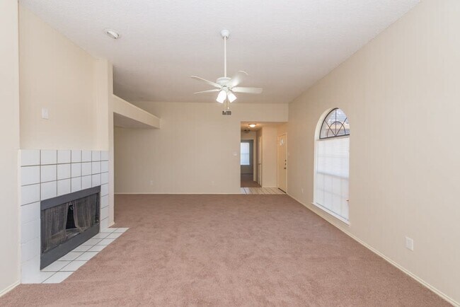 Foto del edificio - 6919 Cedar Knoll Dr