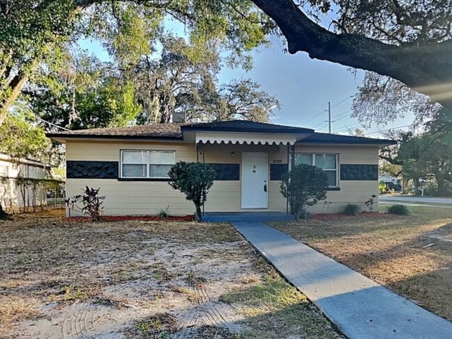 Building Photo - 2201 E Fern St