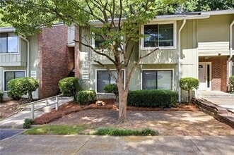 Building Photo - 2183 Surrey Ct