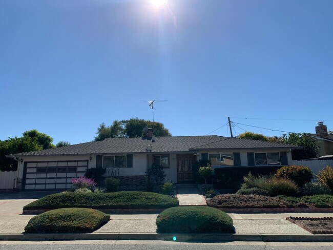 Building Photo - 4712 Clarendon Dr
