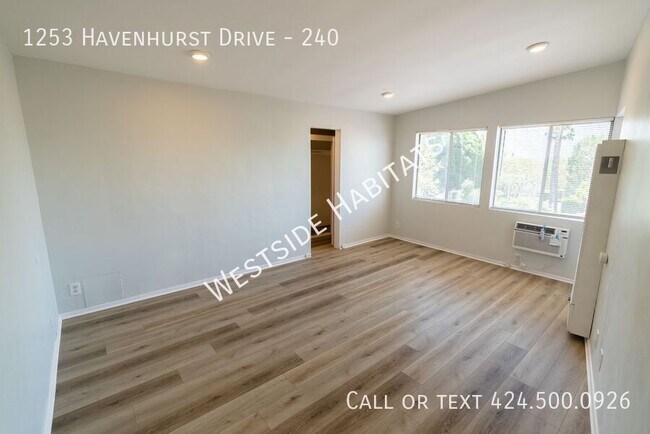 Building Photo - 1253 Havenhurst Dr