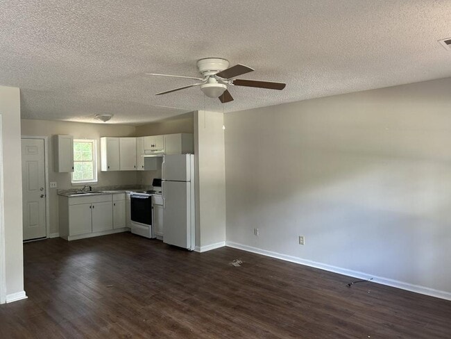 Foto del edificio - 1727 W Pine Lake Dr