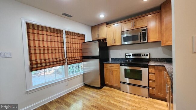 Building Photo - 809 Gibbon St