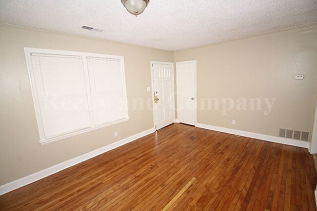 Foto del edificio - 2977 N Radford Rd