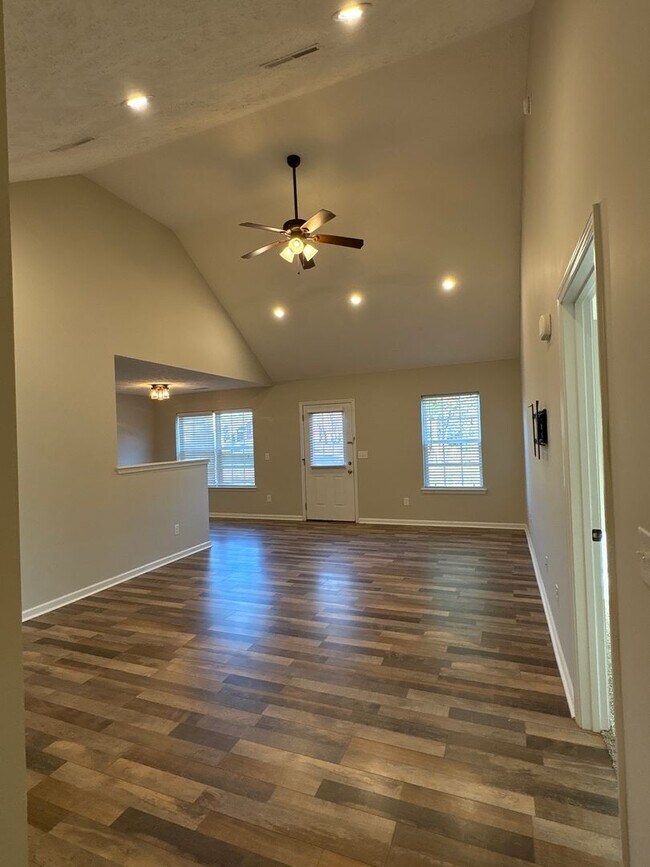 Foto del edificio - Beautiful Home in Woodridge Estates..