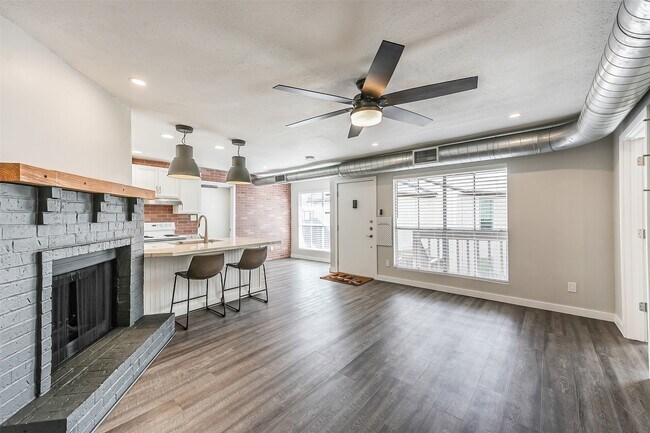 Building Photo - 1500 Bay Area Blvd