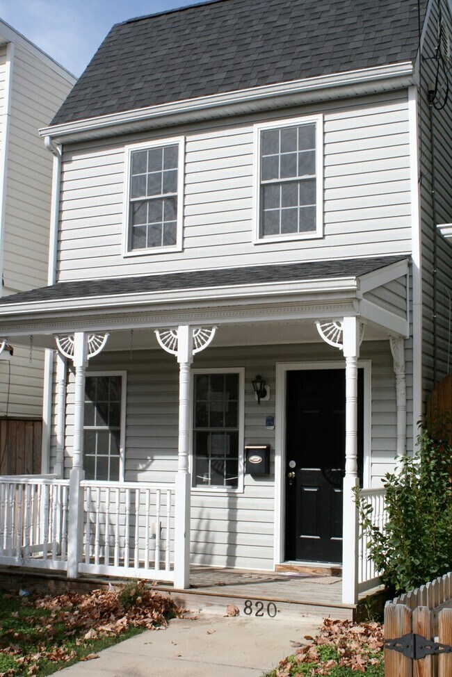 Building Photo - Spacious 4 Bedroom Home in Church Hill Ava...