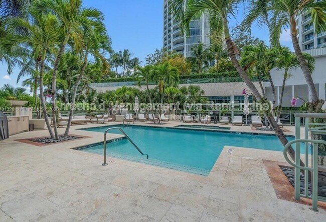 Building Photo - 3400 SW 27th Ave