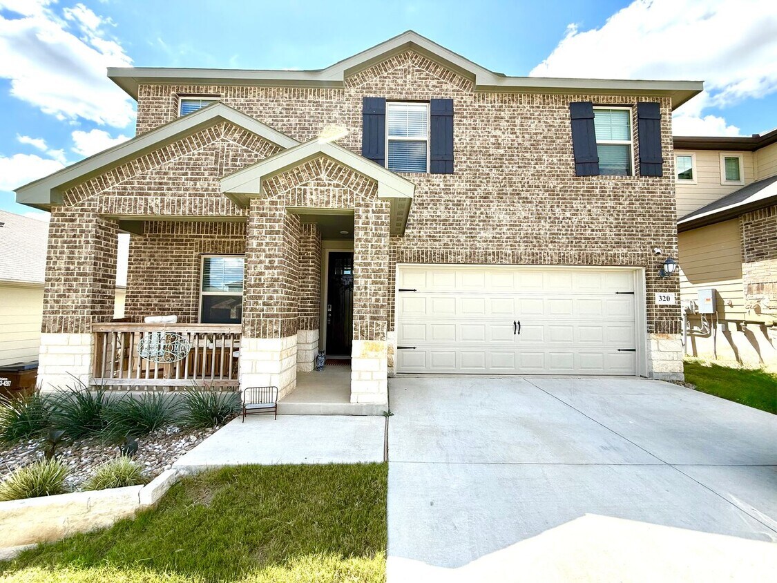 Foto principal - COMING SOON! GORGEOUS Two-Story 4 Bedroom ...