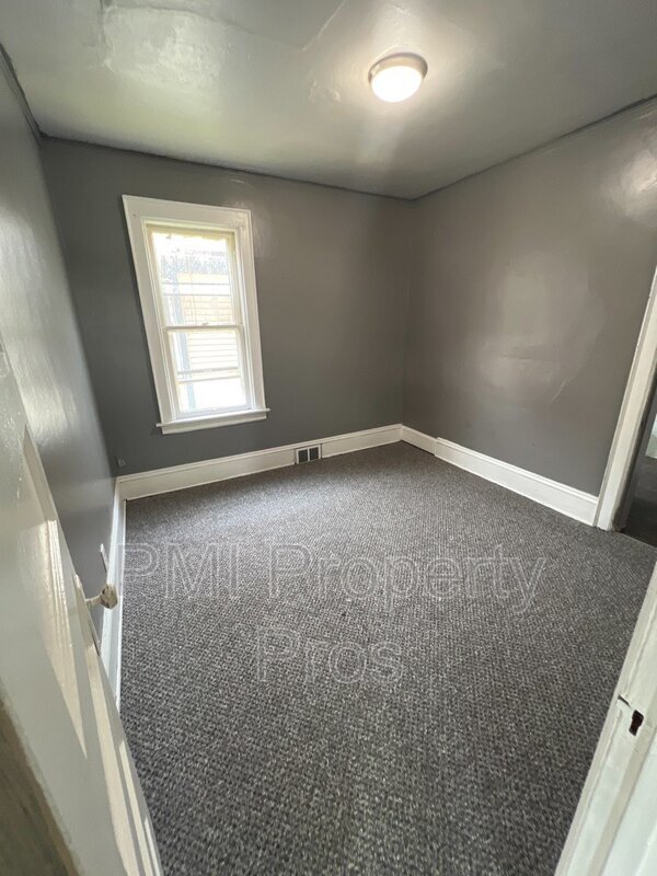 Building Photo - 2506 W Burleigh St