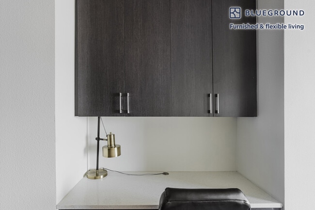 Building Photo - 615 W 7th St