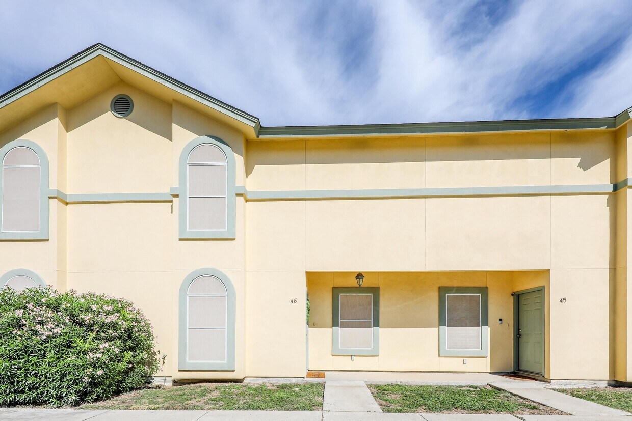 Primary Photo - 1000 Ranchway Dr