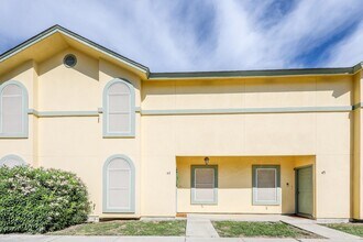 Building Photo - 1000 Ranchway Dr