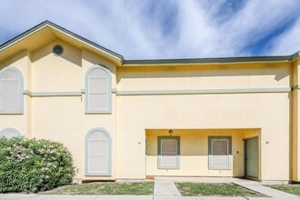 Building Photo - 1000 Ranchway Dr